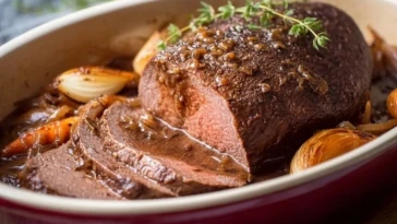 Boeuf braisé en cocotte avec sauce aux oignons français - 1