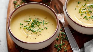 Soupe Simple Aux Pommes De Terre Et Poireaux- 1