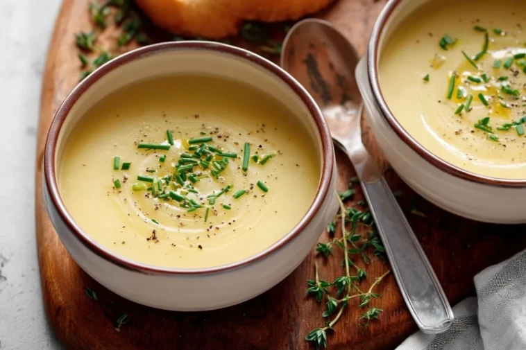 Soupe Simple Aux Pommes De Terre Et Poireaux- 1